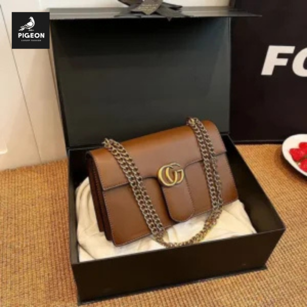 Ladies' Simple and Luxurious Small Square Crossbody Bag – Fashionable and Versatile